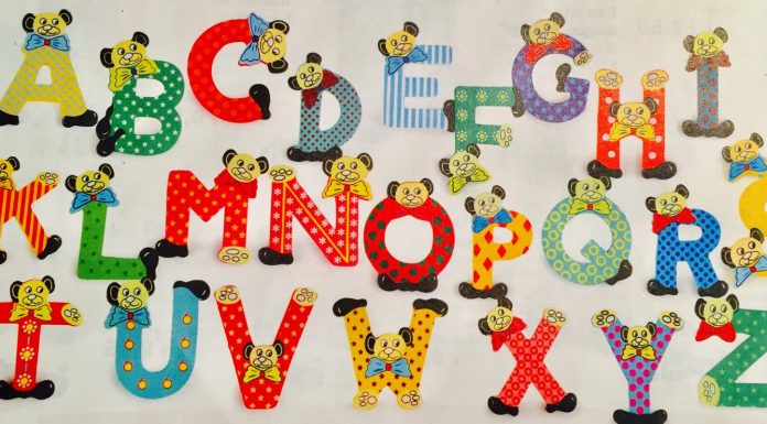 Iata cum poti sa decorezi litere din lemn cu hartie sau lana