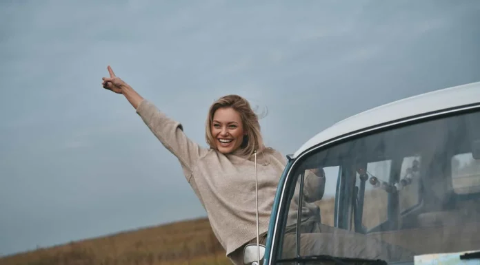 Invata sa te iubesti pe tine insuti!