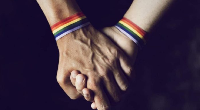 5 modalitati sigure de a spune daca partenerul tau este gay, bi sau „doar curios”