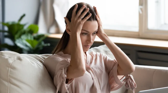 10 obiceiuri care iti saboteaza cautarea dragostei