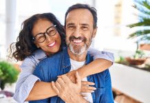 6 lucruri mici pe care le fac cuplurile fericite