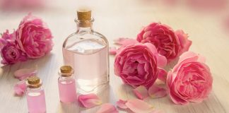 Cum se foloseste apa de trandafiri pentru pielea uscata