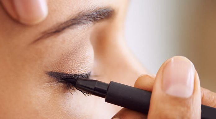 Cele mai bune 16 creine de ochi lichide