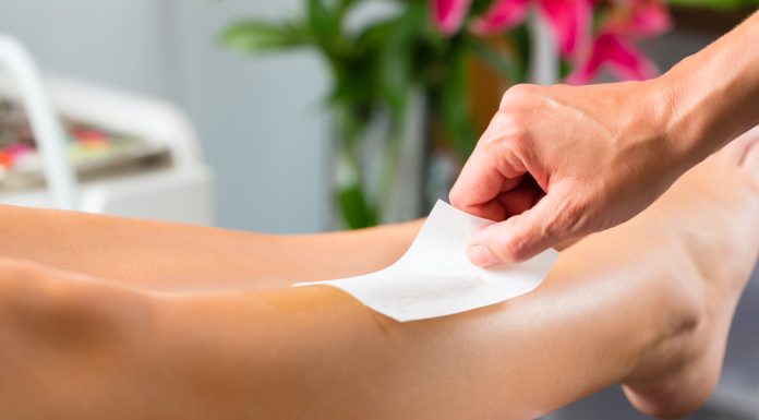 Epilarea cu ceara la rece: Beneficii, cum se face si efecte secundare