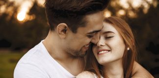 Cum sa-ti dai seama daca o imbratisare este romantica? 16 moduri de a spune
