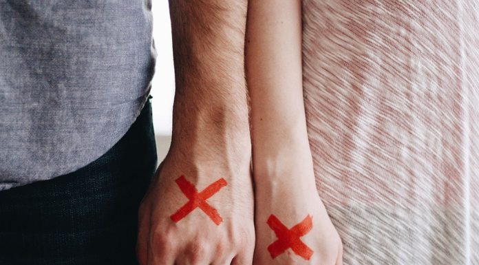 5 semne de a te simti neglijat intr-o relatie