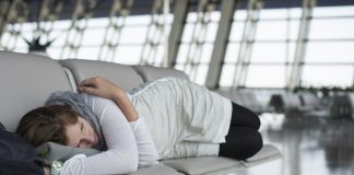 Jet lag: 11 solutii pentru a combate efectele sale